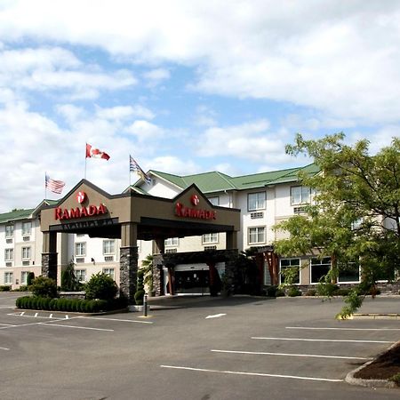 Ramada By Wyndham Surrey/Langley Hotel Buitenkant foto