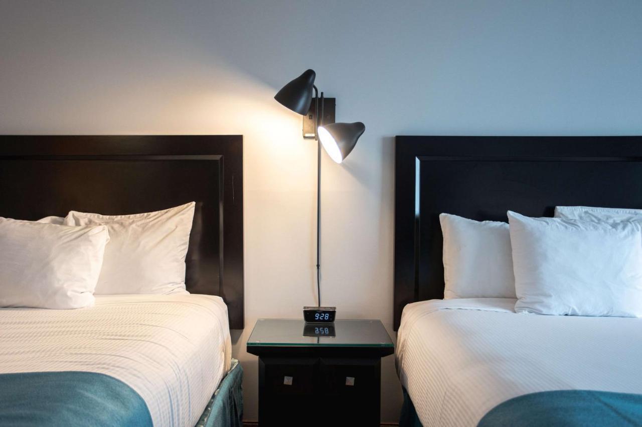 Ramada By Wyndham Surrey/Langley Hotel Buitenkant foto