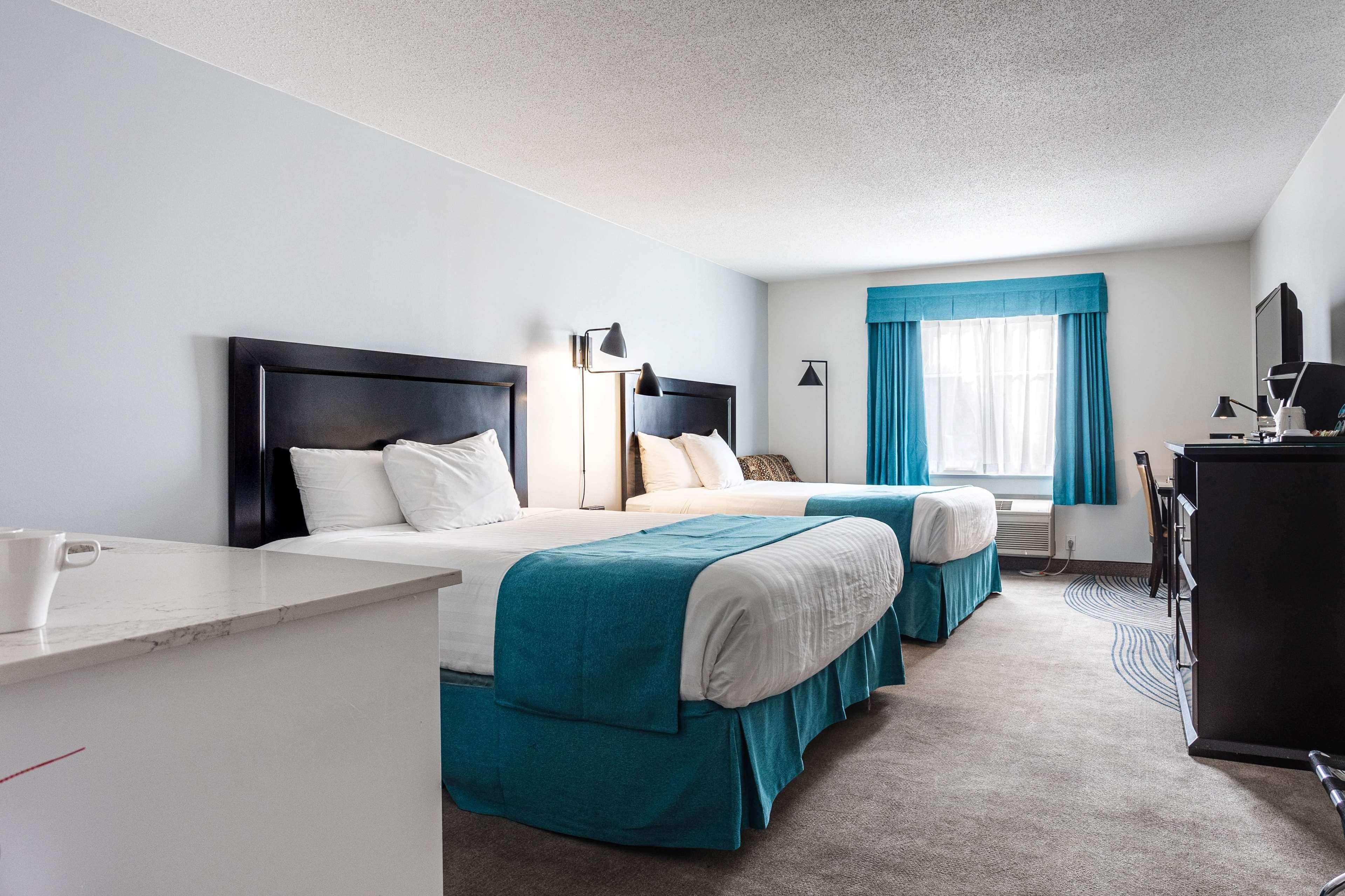 Ramada By Wyndham Surrey/Langley Hotel Buitenkant foto