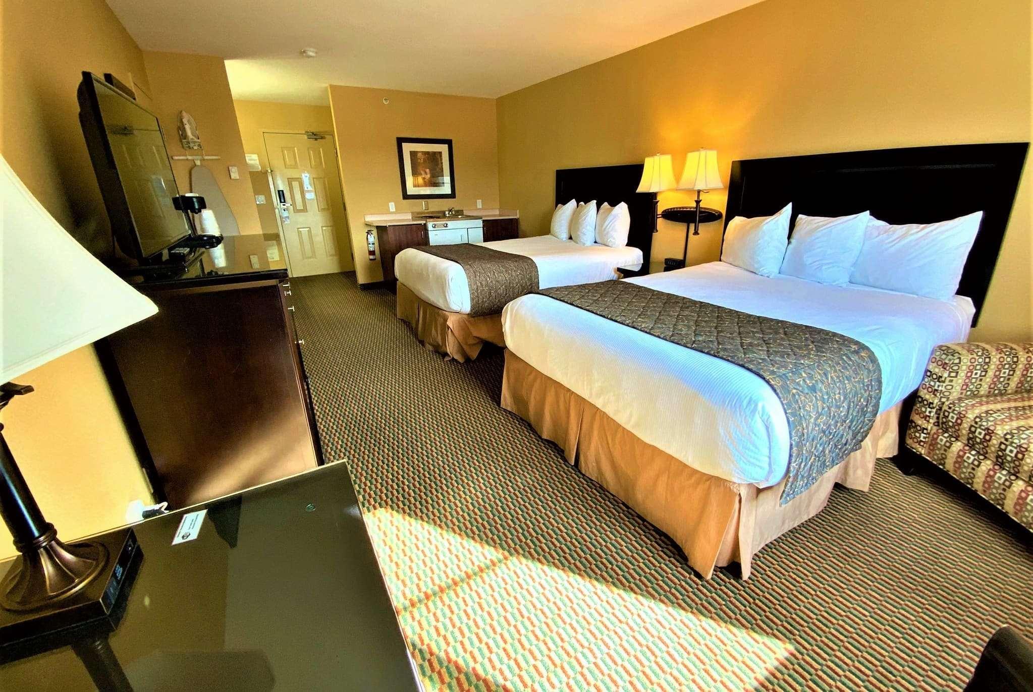 Ramada By Wyndham Surrey/Langley Hotel Buitenkant foto