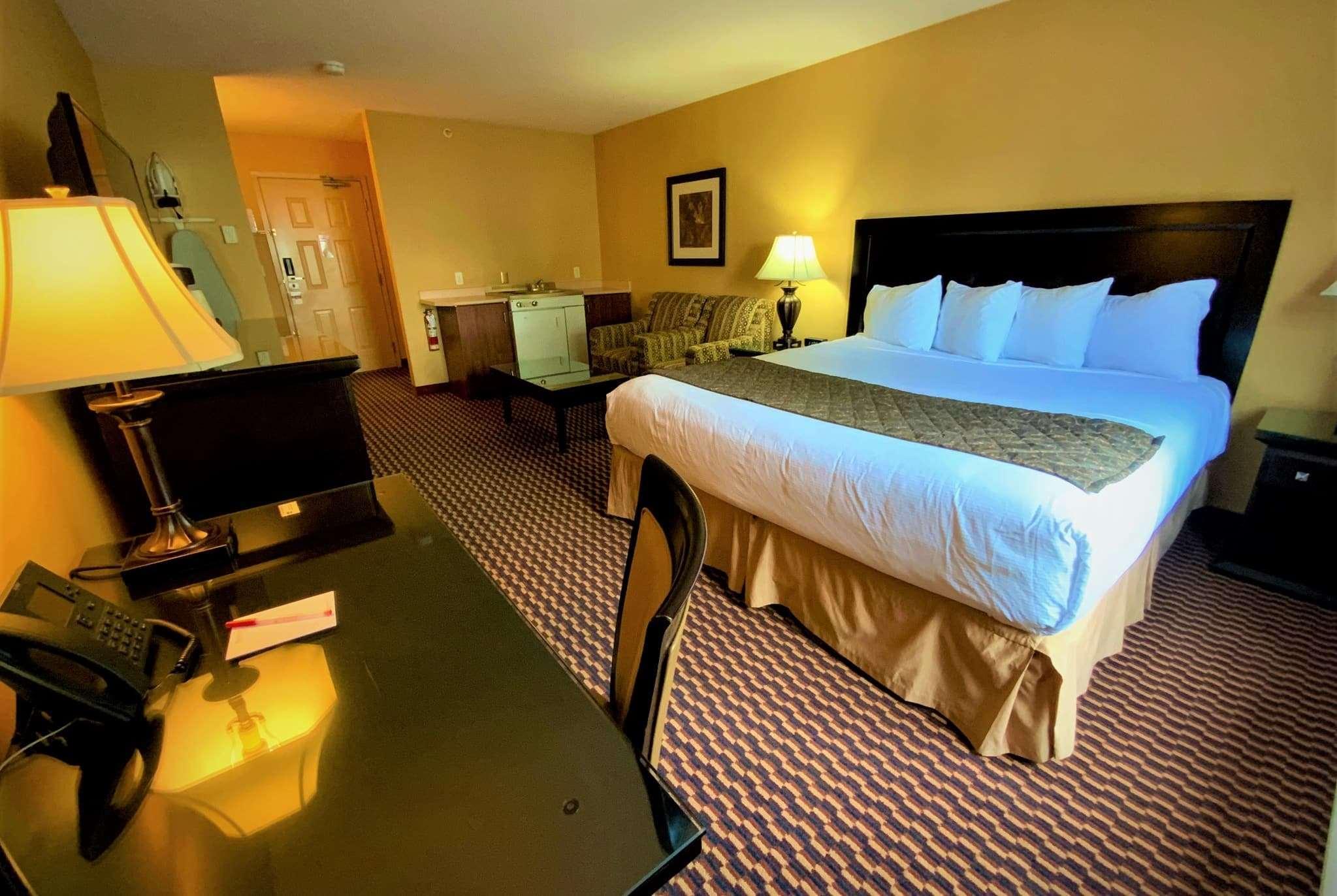 Ramada By Wyndham Surrey/Langley Hotel Buitenkant foto