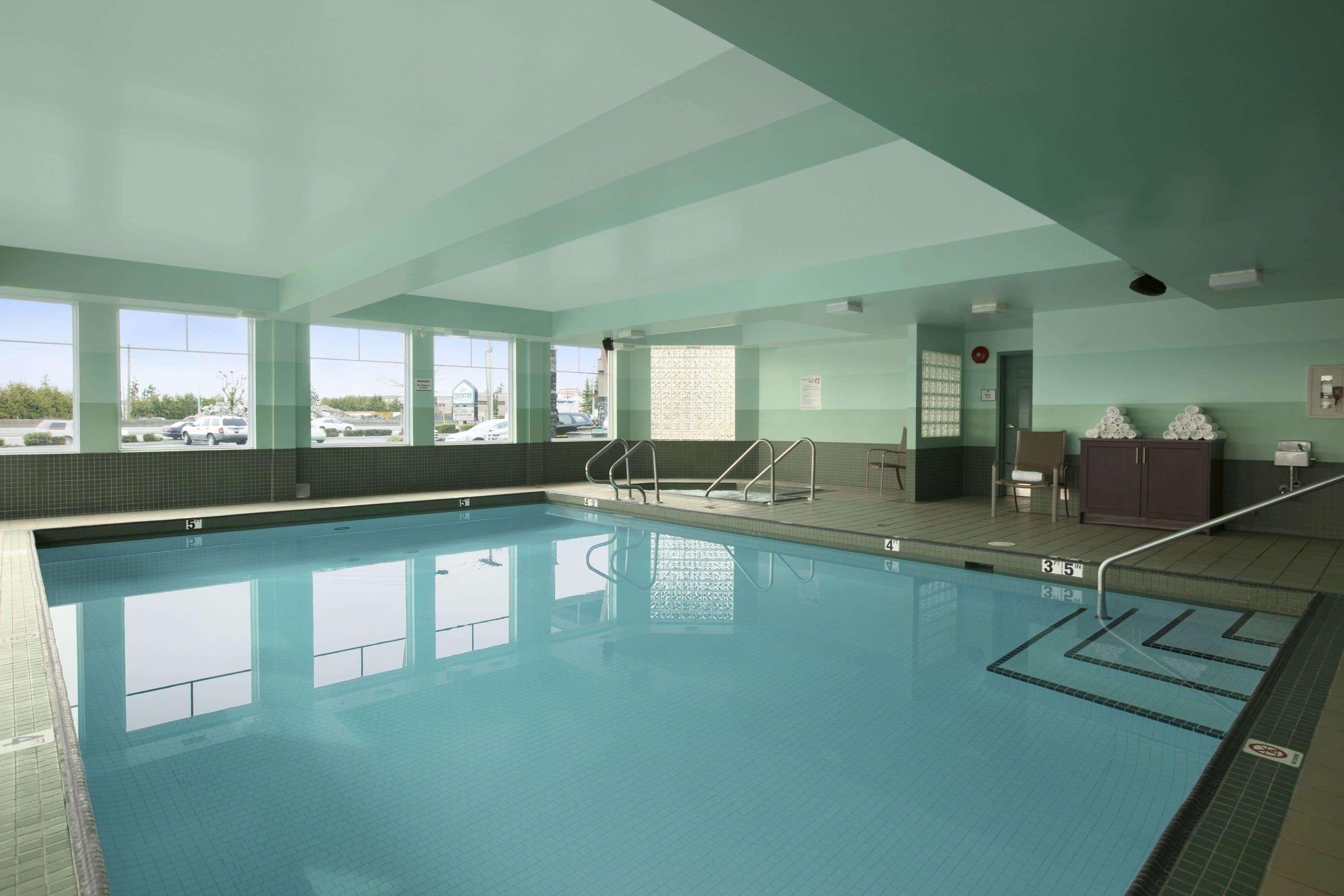 Ramada By Wyndham Surrey/Langley Hotel Buitenkant foto