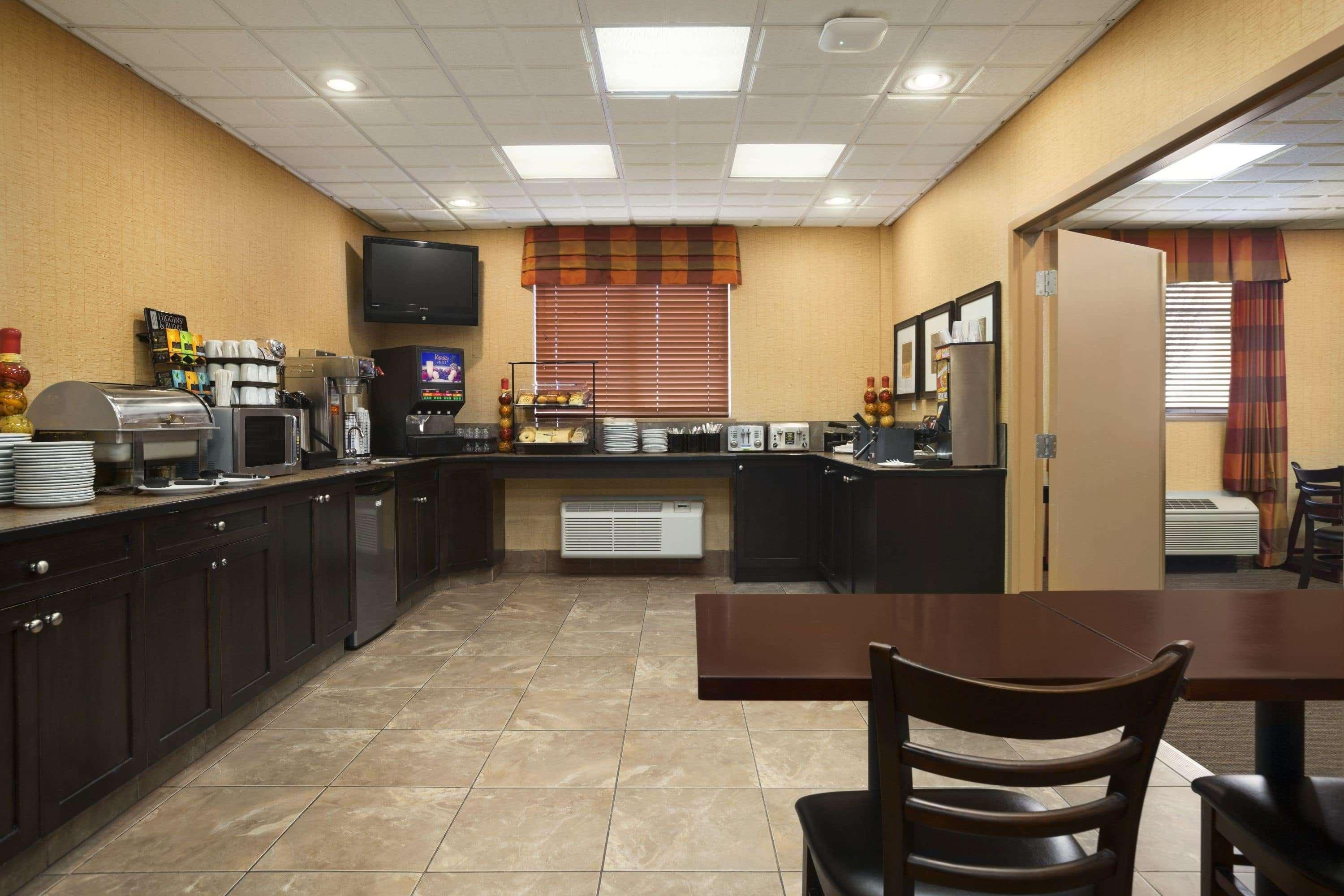 Ramada By Wyndham Surrey/Langley Hotel Buitenkant foto