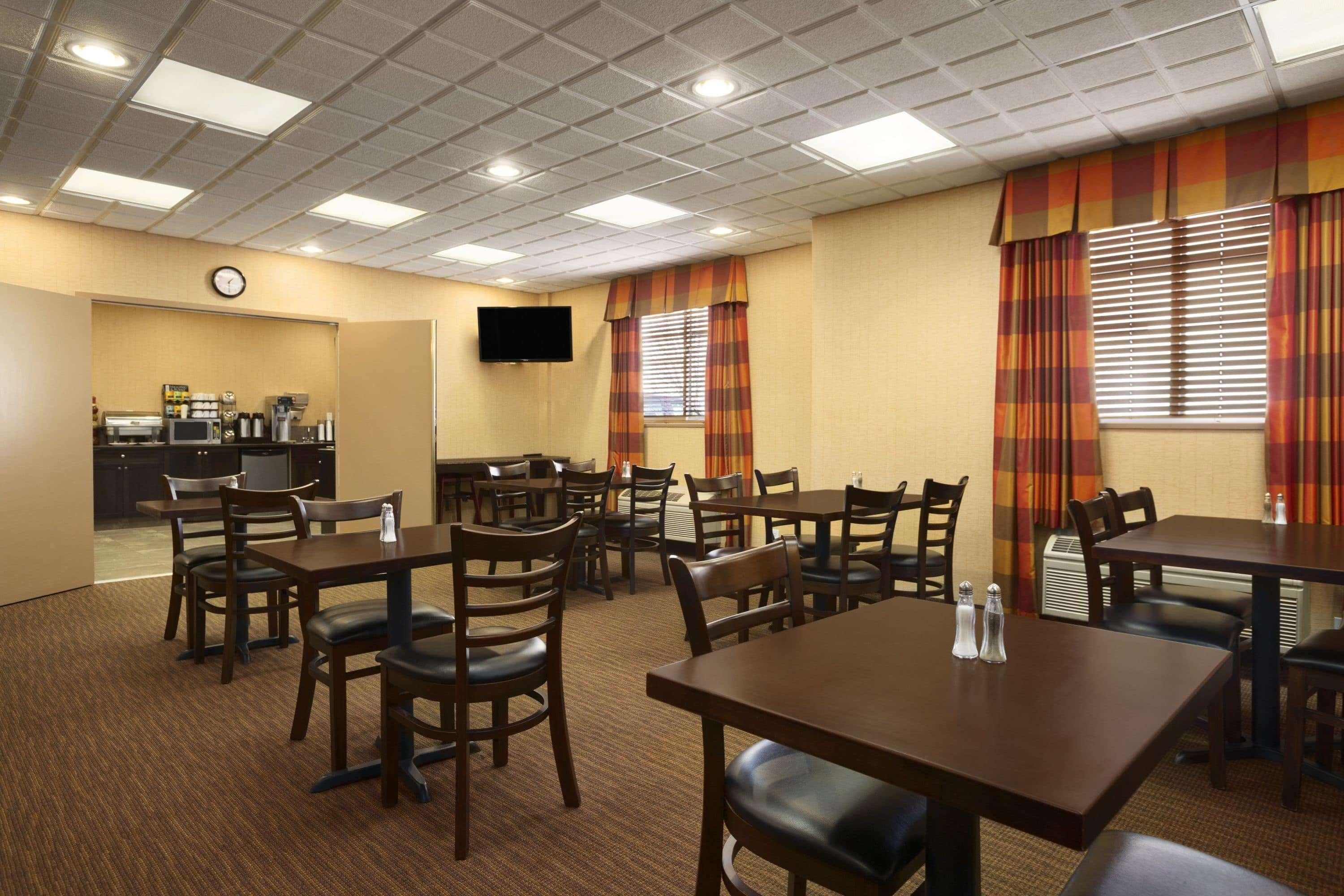 Ramada By Wyndham Surrey/Langley Hotel Buitenkant foto