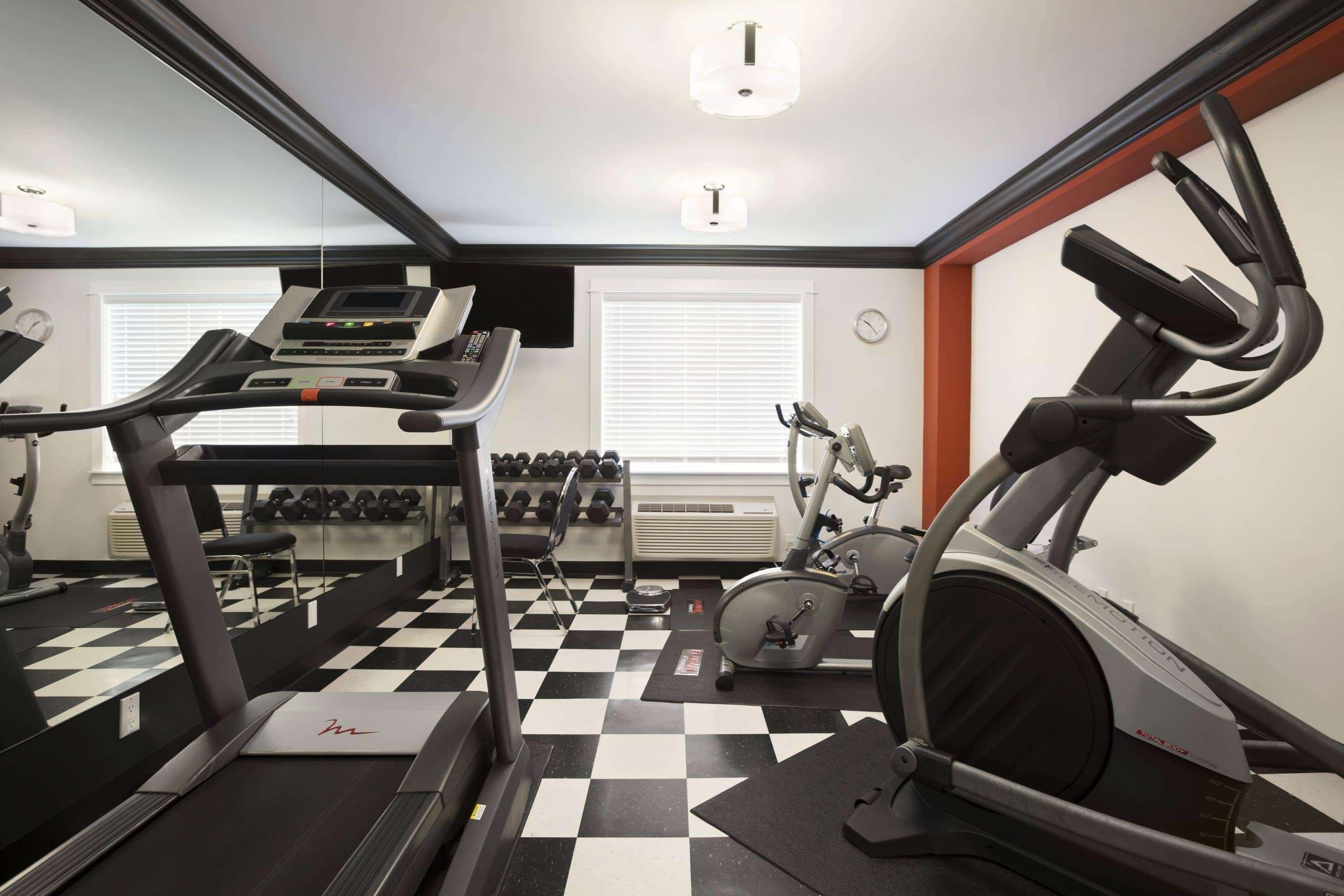 Ramada By Wyndham Surrey/Langley Hotel Buitenkant foto
