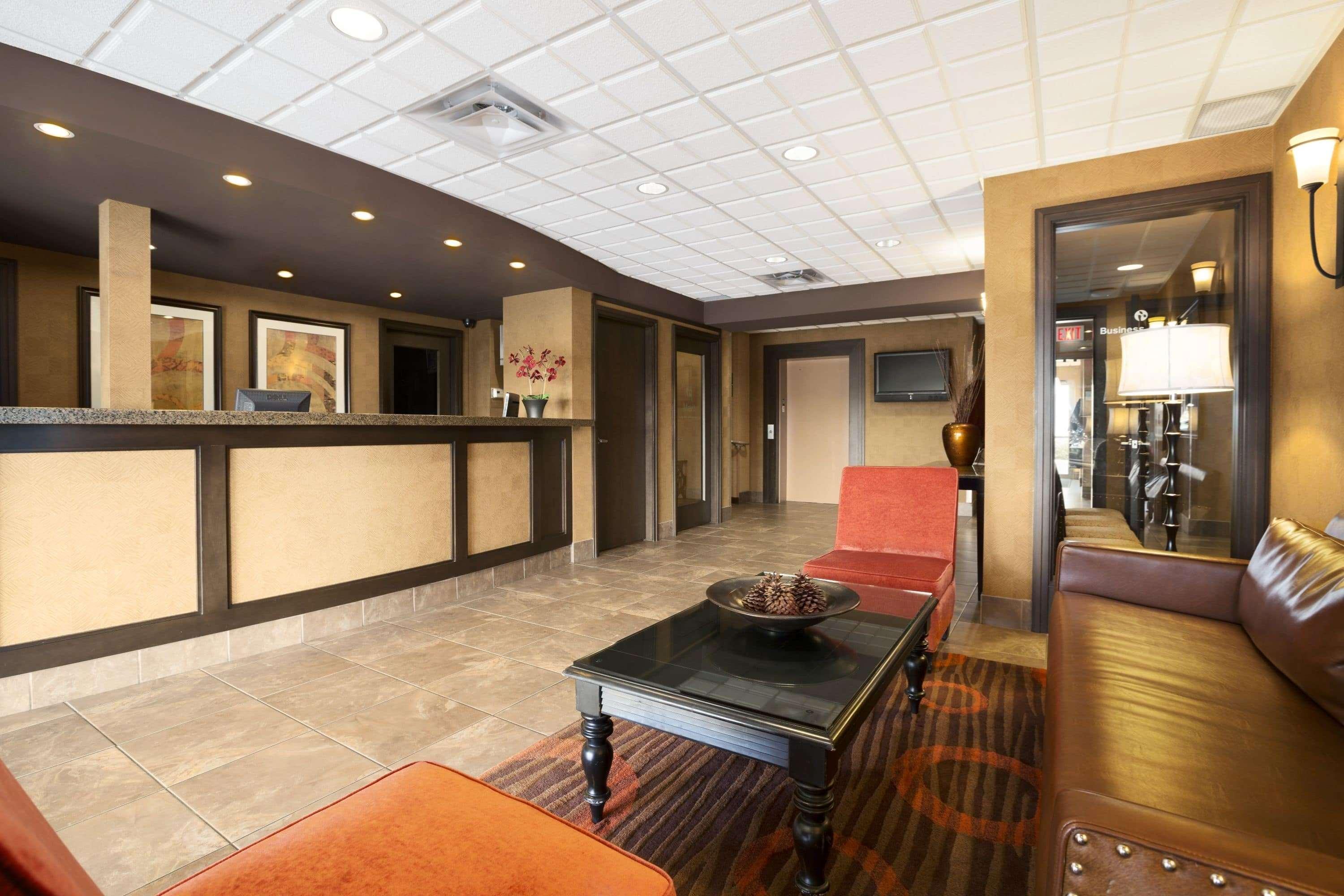 Ramada By Wyndham Surrey/Langley Hotel Buitenkant foto