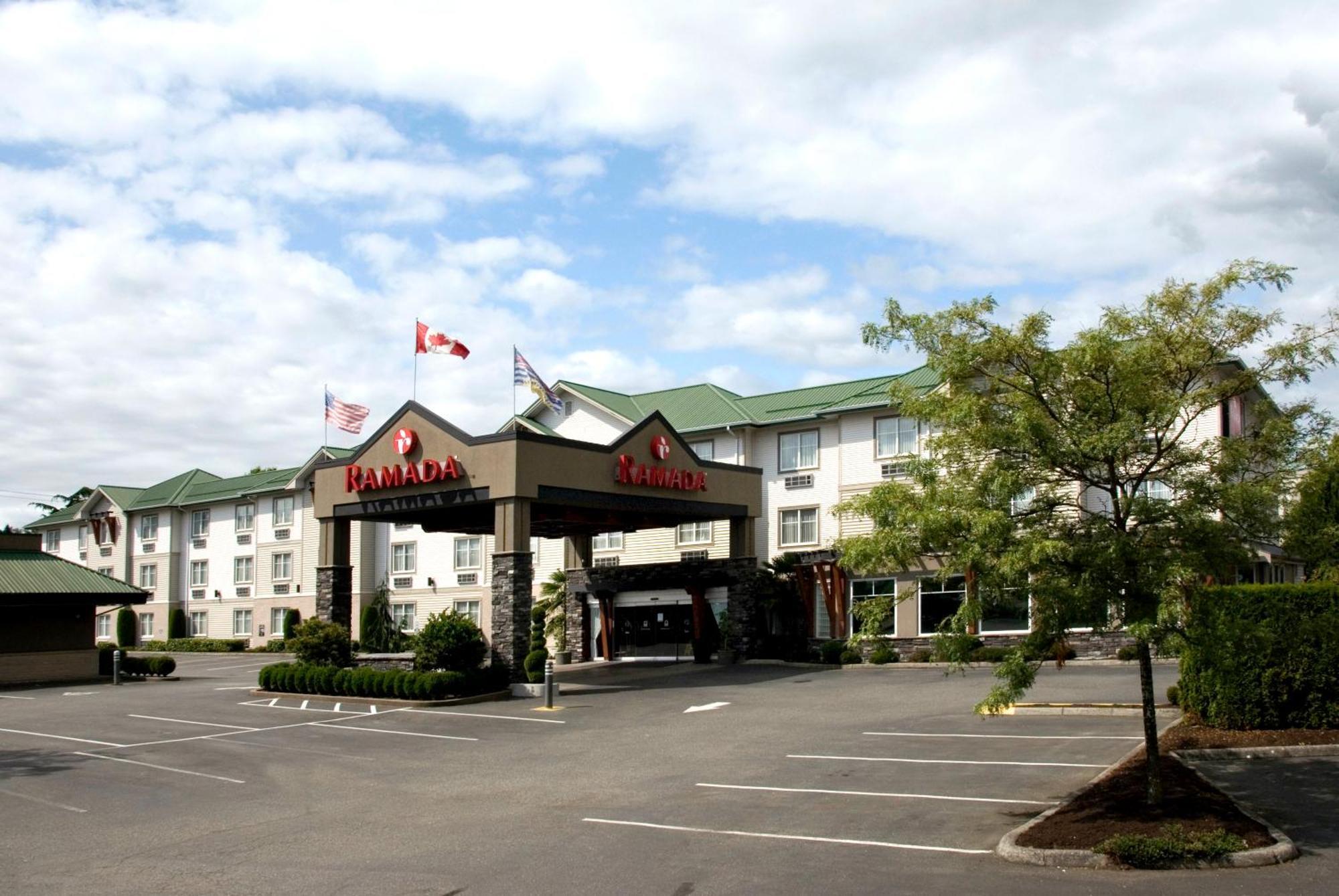Ramada By Wyndham Surrey/Langley Hotel Buitenkant foto