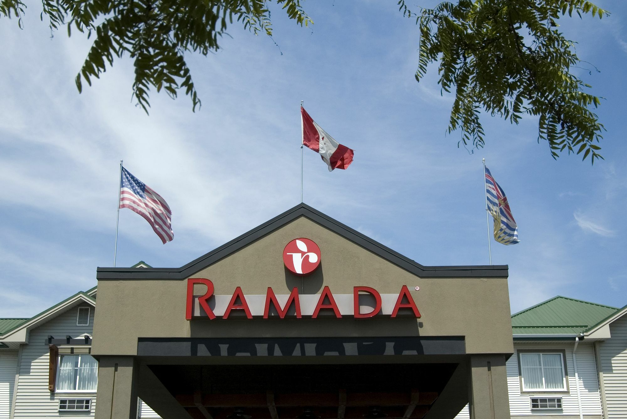 Ramada By Wyndham Surrey/Langley Hotel Buitenkant foto